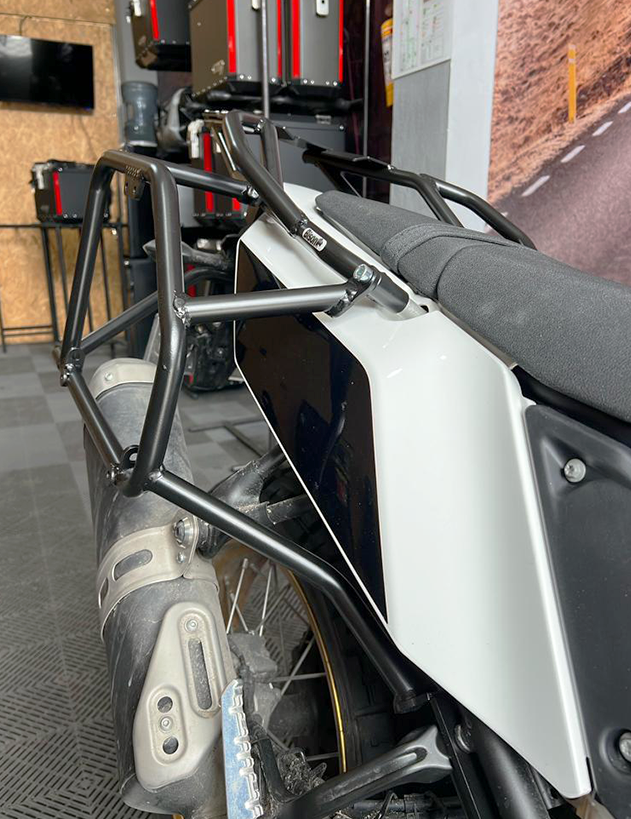 HERRAJE LATERAL YAMAHA TENERE 700