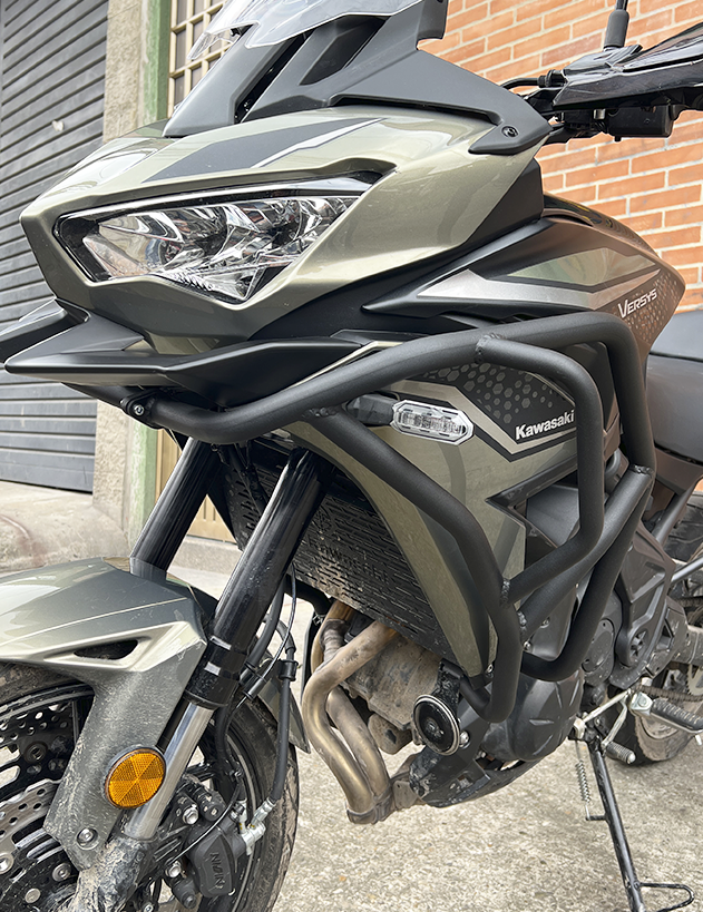 Protectores Paramanos 3D Para Kawasaki Versys 1100 SE 2025 - Color Blanco Robótico Perla